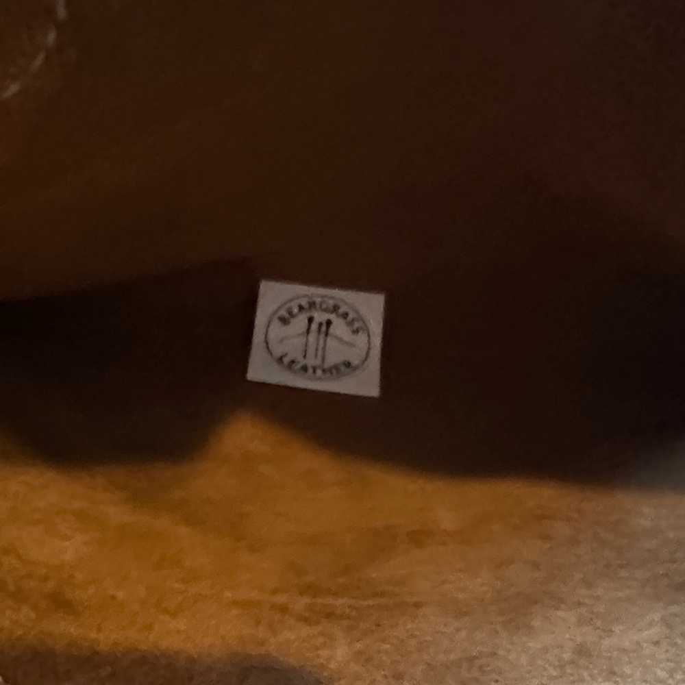 Elegant Brown Leather Tote - Picture 10 of 11